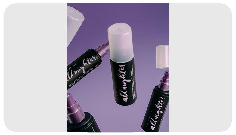 فیکس‌کردن آرایش با اسپری مرطوب‌کننده