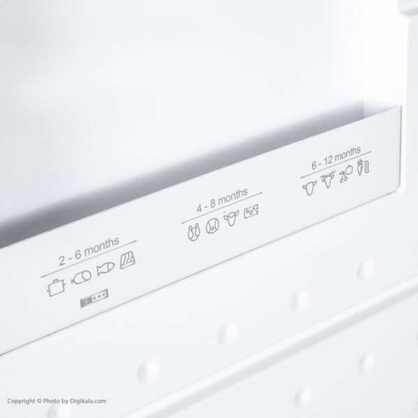 فریزر 10 فوت امرسان مدل F1060T/M، با ارتفاع 133.5، عمق 68.5 و پهنای 60 سانتی‌متر، میزان مصرف انرژی A، دارای 6 کشو در فریزر، دارای  پایه های قابل تنظیم و چرخ دار