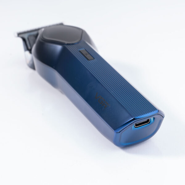 ماشین اصلاح موی سر و صورت وی جی ار مدل V-921، اصلاح به صورت خط زن و صفر زن، نمایش وضعیت باتری، منبع انرژی با باتری، تکنولوژی اصلاح به صورت تریمر، اندازه اصلاح 0.5 تا 1.2 میلی‌متر، مدت زمان شارژ 120 دقیقه و مدت زمان استفاده پس از شارژ 200 دقیقه