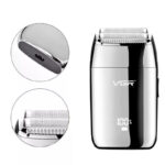 ماشین اصلاح موی صورت وی جی ار مدل V-399، استفاده به صورت خشک و مرطوب، منبع انرژی باتری ، تکنولوژی اصلاح به صورت فویلی، مدت زمان شارژ 180 دقیقه و مدت زمان استفاده پس از شارژ 200 دقیقه، به همراه برس تمیزکننده، جنس تیغه از تیتانیوم