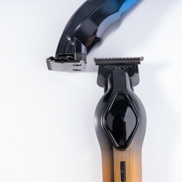 ماشین اصلاح موی سر و صورت وی جی ار مدل V-921، اصلاح به صورت خط زن و صفر زن، نمایش وضعیت باتری، منبع انرژی با باتری، تکنولوژی اصلاح به صورت تریمر، اندازه اصلاح 0.5 تا 1.2 میلی‌متر، مدت زمان شارژ 120 دقیقه و مدت زمان استفاده پس از شارژ 200 دقیقه