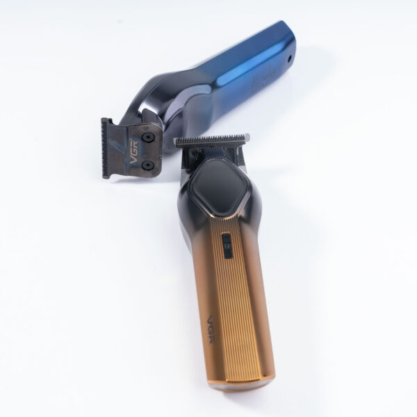 ماشین اصلاح موی سر و صورت وی جی ار مدل V-921، اصلاح به صورت خط زن و صفر زن، نمایش وضعیت باتری، منبع انرژی با باتری، تکنولوژی اصلاح به صورت تریمر، اندازه اصلاح 0.5 تا 1.2 میلی‌متر، مدت زمان شارژ 120 دقیقه و مدت زمان استفاده پس از شارژ 200 دقیقه
