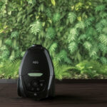جاروبرقی 2200 وات آ ا گ مدل VX82-1-ÖKO