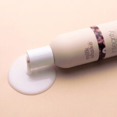 شامپو تقویت کننده و ترمیم کننده مو میلک شیک مدل مغذی حجم 300 میلی لیتر