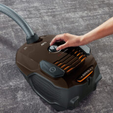 جاروبرقی آ ا گ مدل VX6-2-CB-P