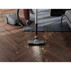 جاروبرقی 650 وات آ ا گ مدل AB81A2DG