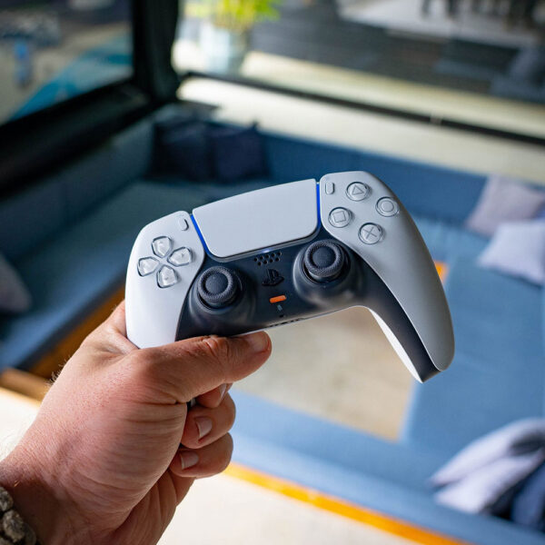 کنسول بازی سونی مدل PlayStation 5 ظرفیت 825 گیگابایت ریجن آسیا 1200 به همراه دسته اضافی و هدست
