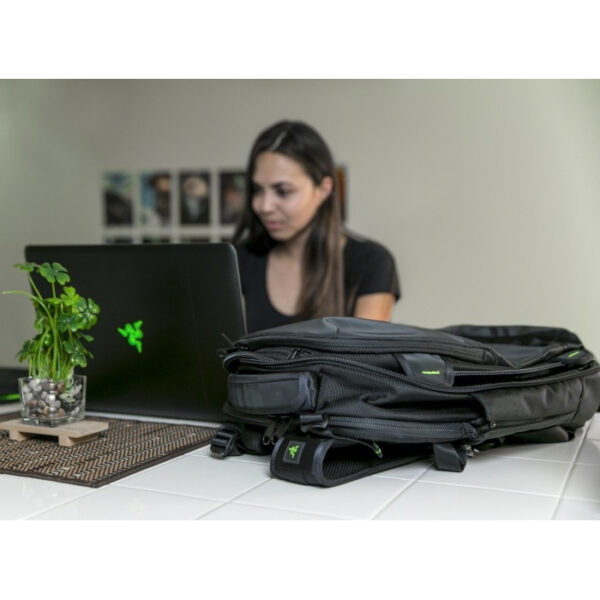 کوله‌ پشتی ریزر مدل rogue v3 مناسب برای لپ‌تاپ تا سایز 15.6 اینچ