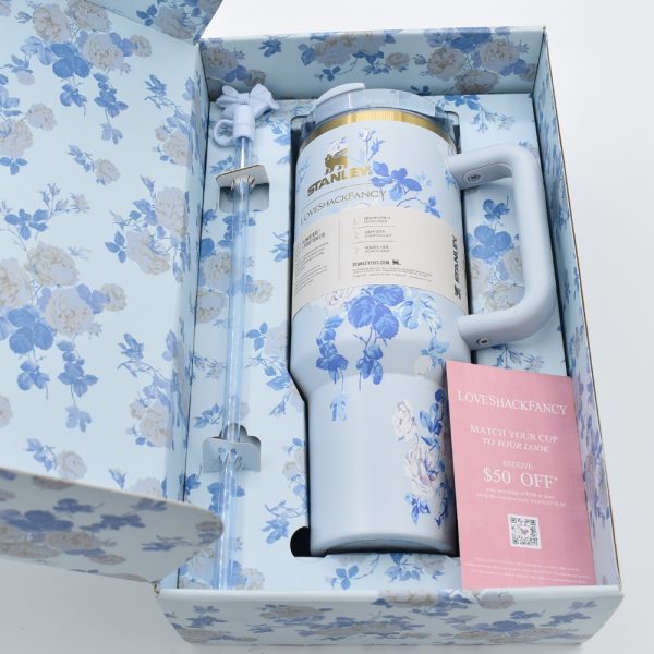 تراول ماگ استنلی مدل LoveShackFancy Holiday Quencher Limited edition گنجایش 1.18 لیتر