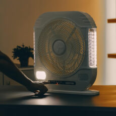 پنکه شارژی جی پاس مدل GF21190 ظرفیت 7000 میلی آمپر ساعت