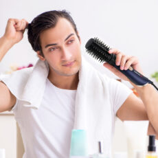 سشوار برسدار چرخشی حرفهای والوروس مدل VL-508، موتور AC با توان مصرفی 1200 وات، دارای قابلیت تعویض سری، طراحی ارگونومیک، دارای سیم گردان، با حالت صافکننده و فرکننده، وزن 950 گرم، تنظیم حرارت 2 حالته و کنترل سرعت 2 حالته، به همراه 3 سری برسدار