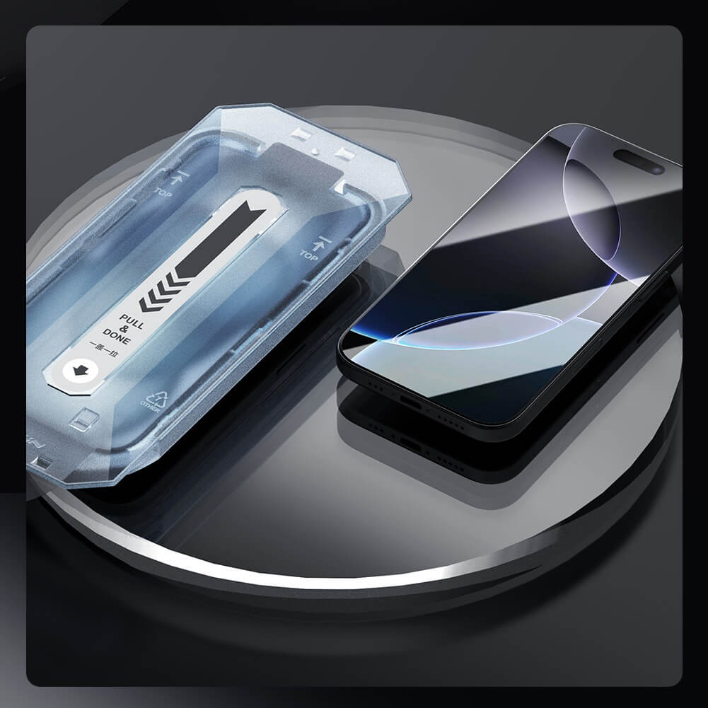 محافظ صفحه نمایش نیلکین مدل CP Plus Pro مناسب برای گوشی موبایل  اپل iPhone 16 Pro به همراه کیت نصب آسان