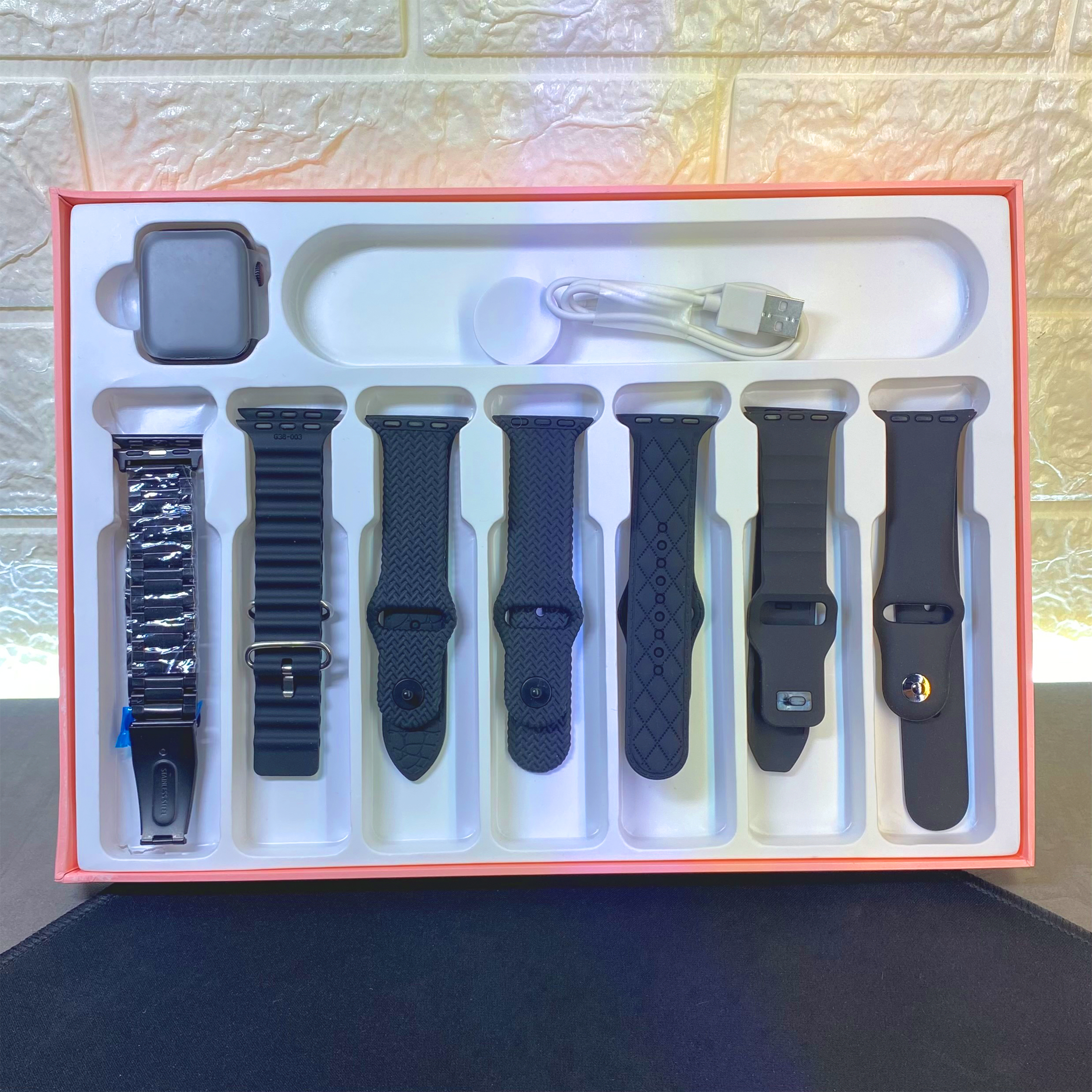 ساعت هوشمند دبلیو اِس مدل WS62 Mini دارای قابلیت های کنترل موسیقی، قابلیت مکالمه مستقیم، پشتیبانی از زبان فارسی در منو و سیستم‌عامل، قابلیت تغییر طرح ساعت یا تم , بند فلز