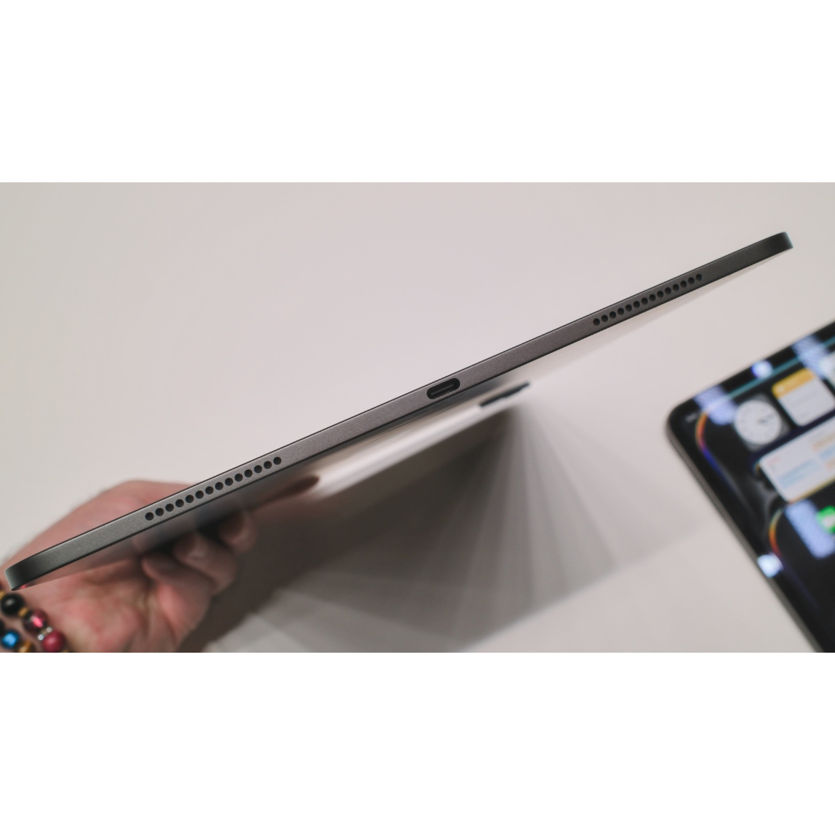 تبلت 13 اینچی اپل مدل iPad Pro 2024 M4 Wi-Fi Standard Glass ظرفیت 2 ترابایت و رم 16 گیگابایت