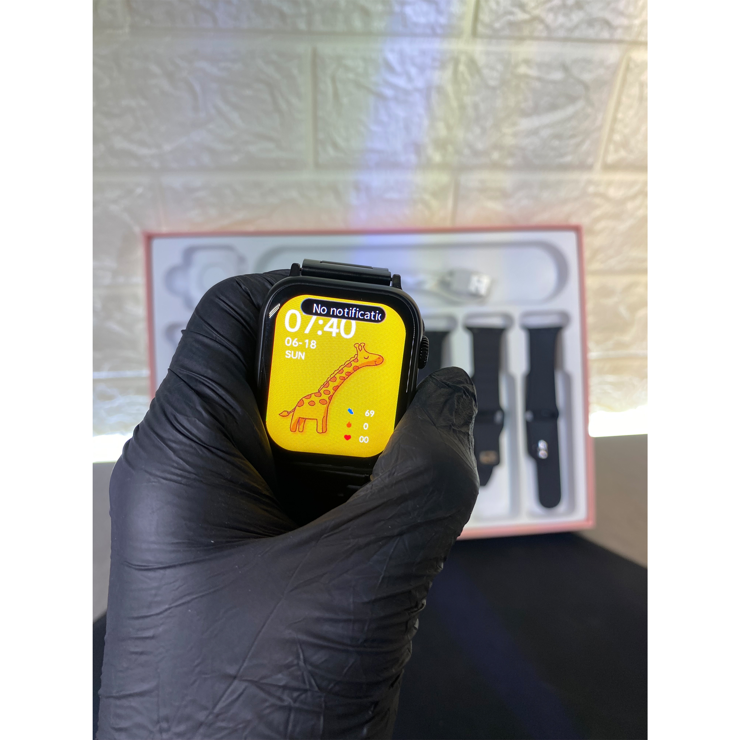 ساعت هوشمند دبلیو اِس مدل WS62 Mini دارای قابلیت های کنترل موسیقی، قابلیت مکالمه مستقیم، پشتیبانی از زبان فارسی در منو و سیستم‌عامل، قابلیت تغییر طرح ساعت یا تم , بند فلز