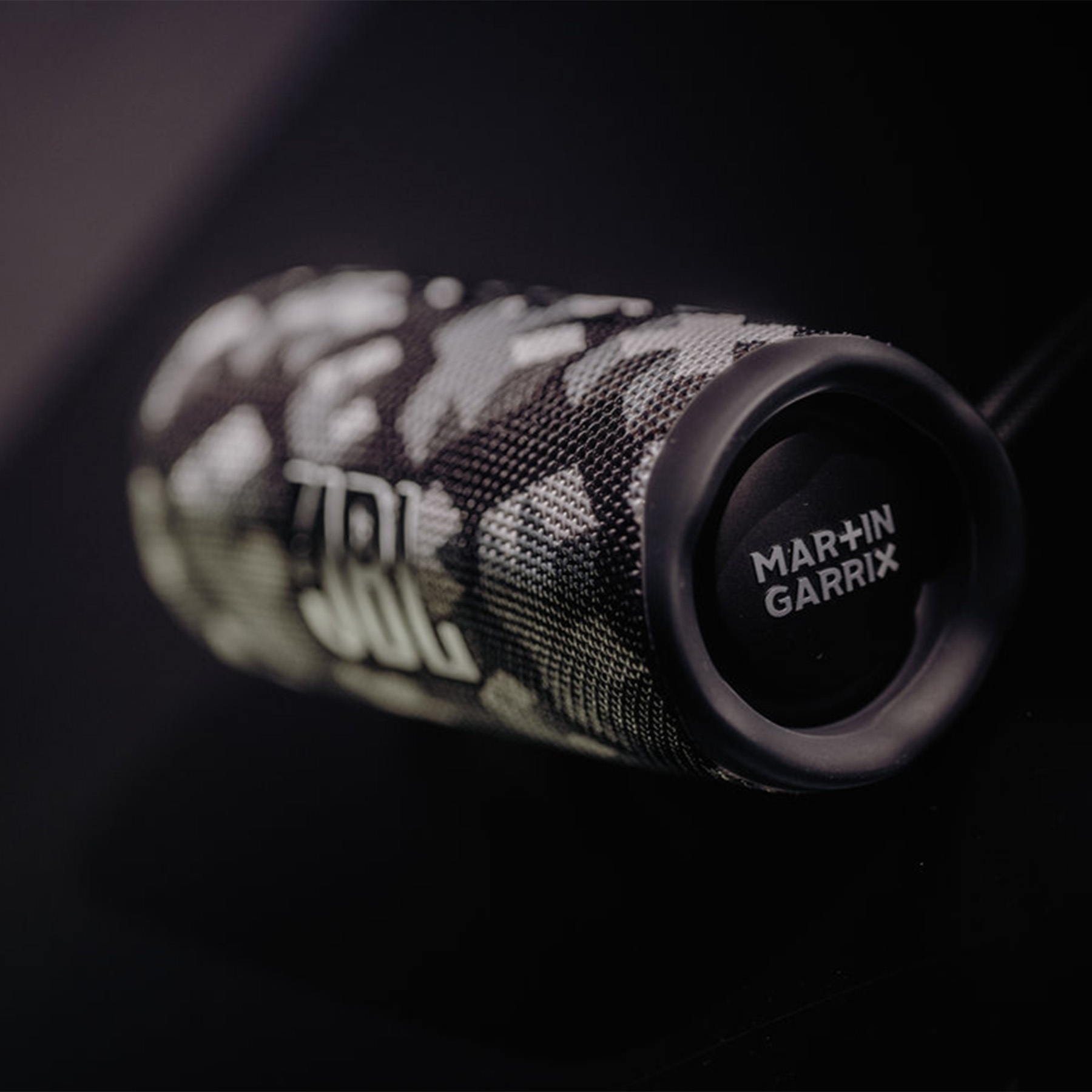 اسپیکر بلوتوثی قابل حمل جی بی ال مدل Flip 6 Martin Garrix Edition