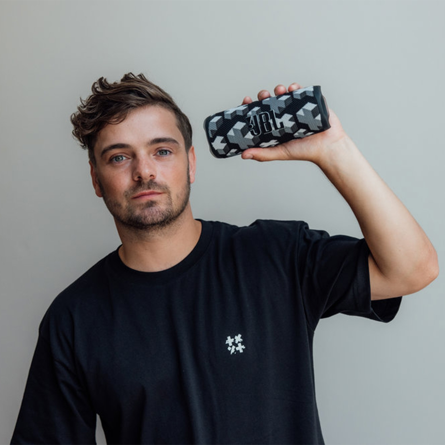 اسپیکر بلوتوثی قابل حمل جی بی ال مدل Flip 6 Martin Garrix Edition