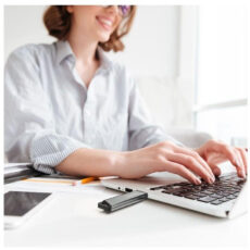 فلش مموری ای دیتا مدل UE800 ظرفیت 128 گیگابایت