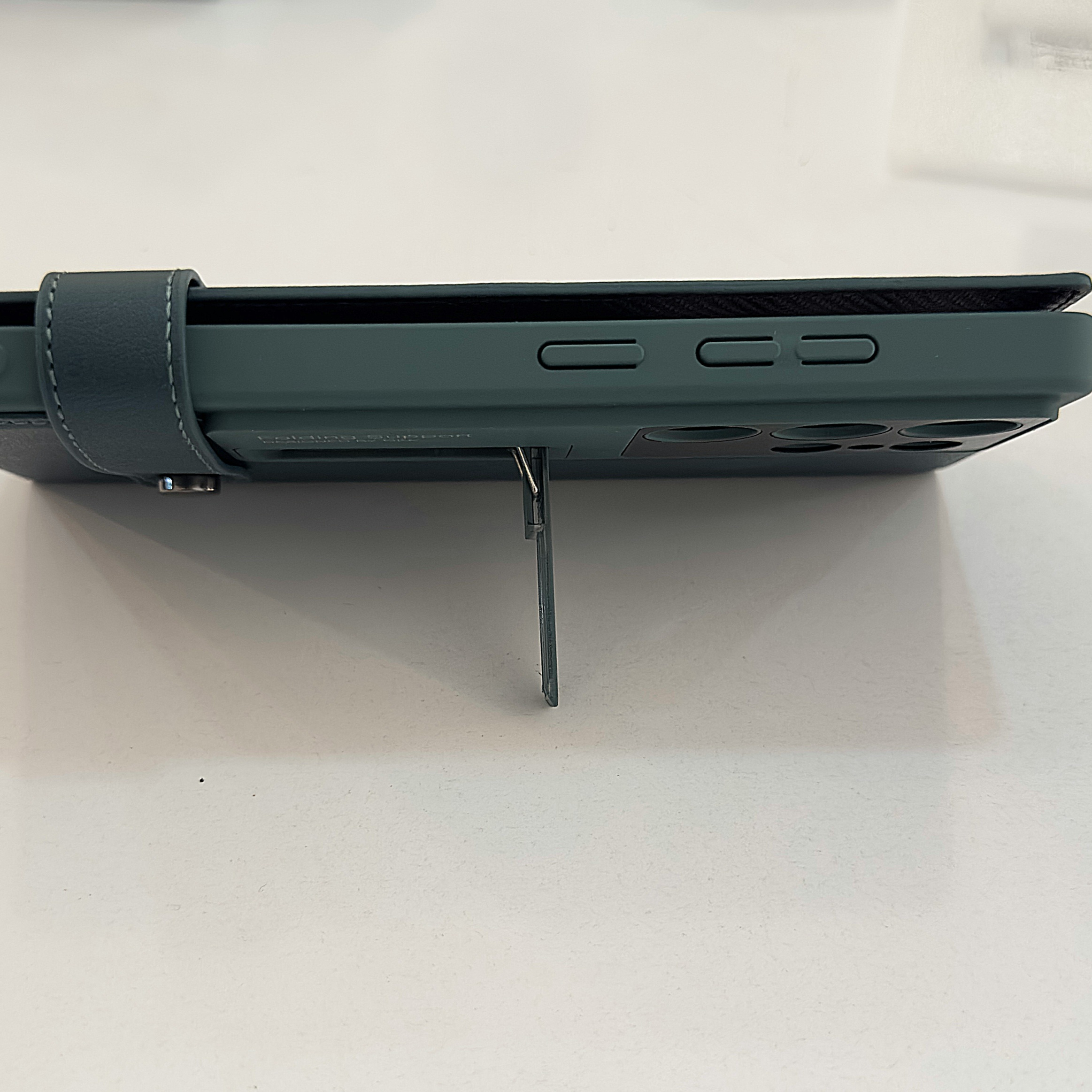 کاور ویوا مادرید مدل استند شو مناسب برای گوشی موبایل سامسونگ Galaxy S25 Ultra