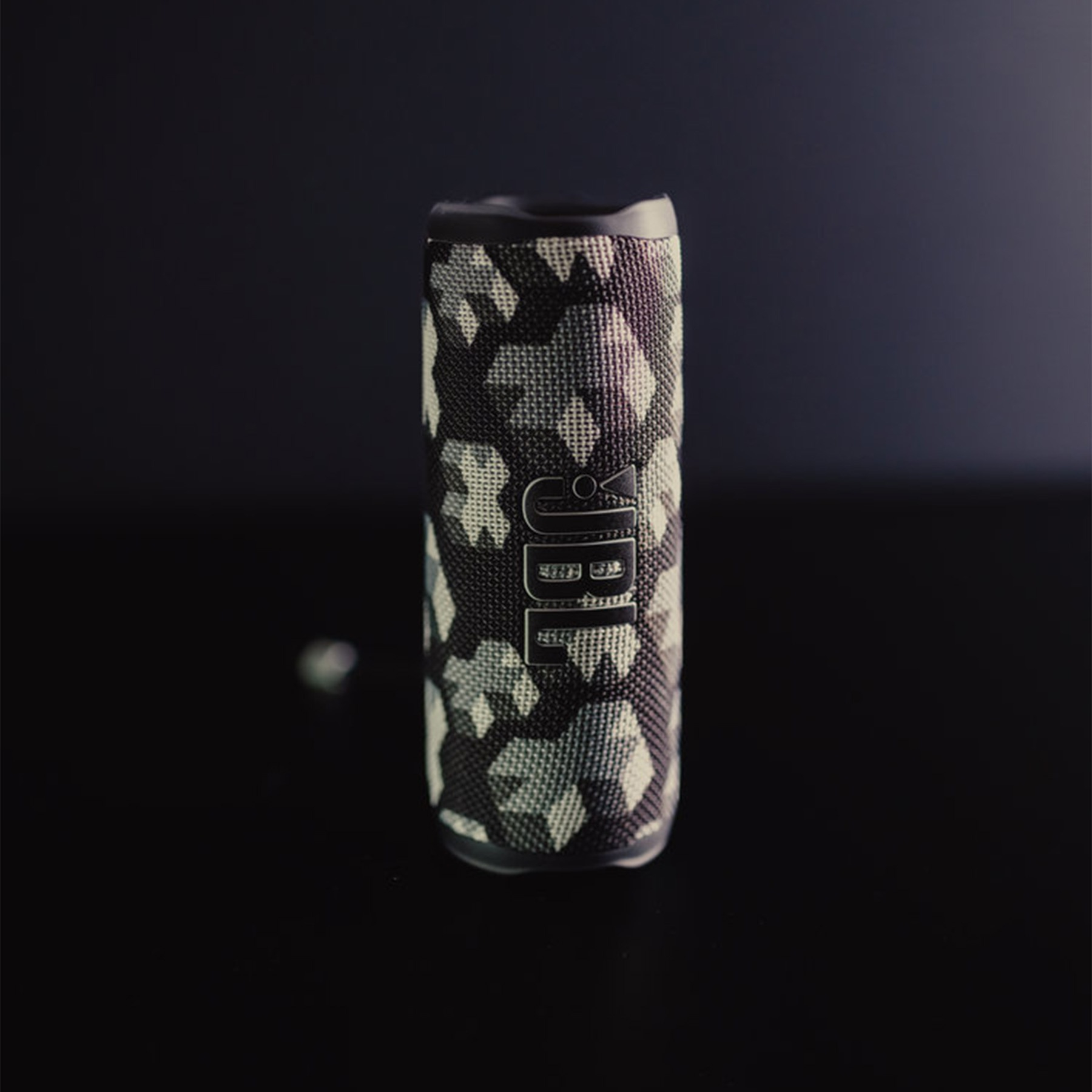 اسپیکر بلوتوثی قابل حمل جی بی ال مدل Flip 6 Martin Garrix Edition