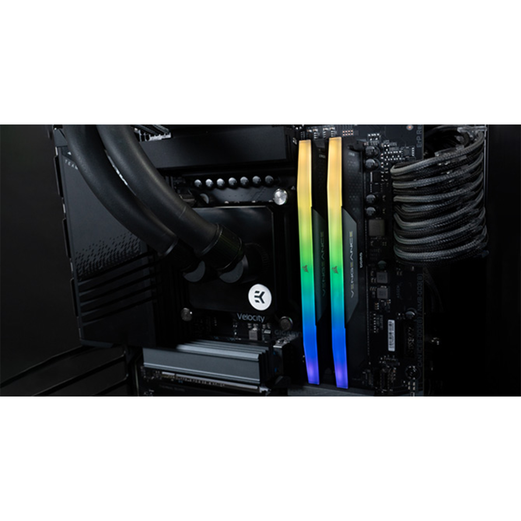 رم دسکتاپ DDR5 دو کاناله 6000 مگاهرتز CL36 کورسیر مدل VENGEANCE RGB ظرفیت 32 گیگابایت