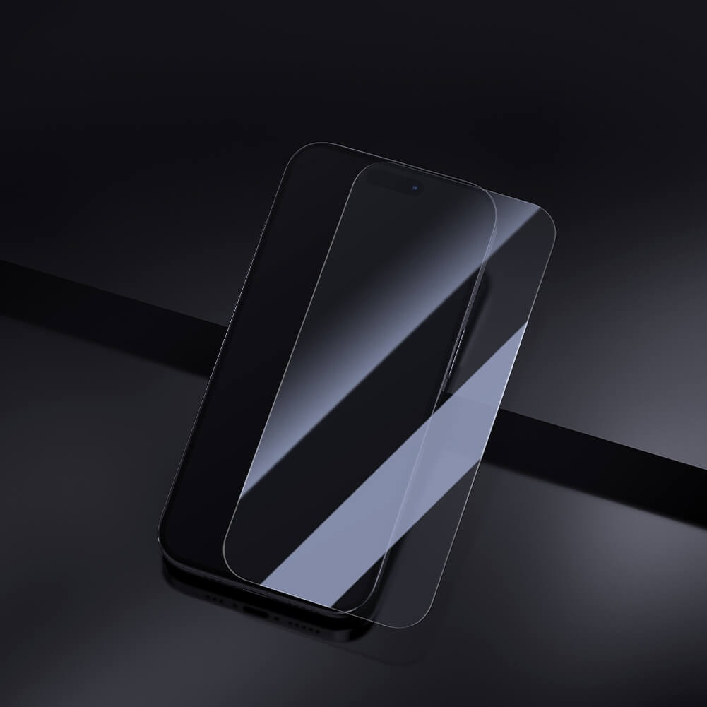 محافظ صفحه نمایش نیلکین مدل H Plus Pro مناسب برای گوشی موبایل اپل iPhone 16 Pro Max به همراه کیت نصب