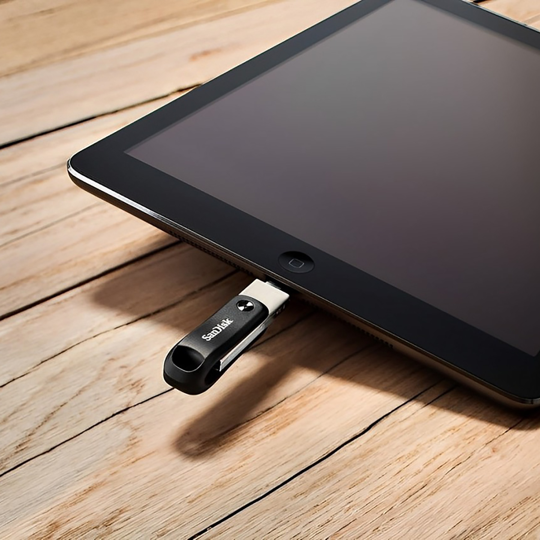 فلش مموری سن دیسک مدل iXpand Go ظرفیت 128 گیگابایت