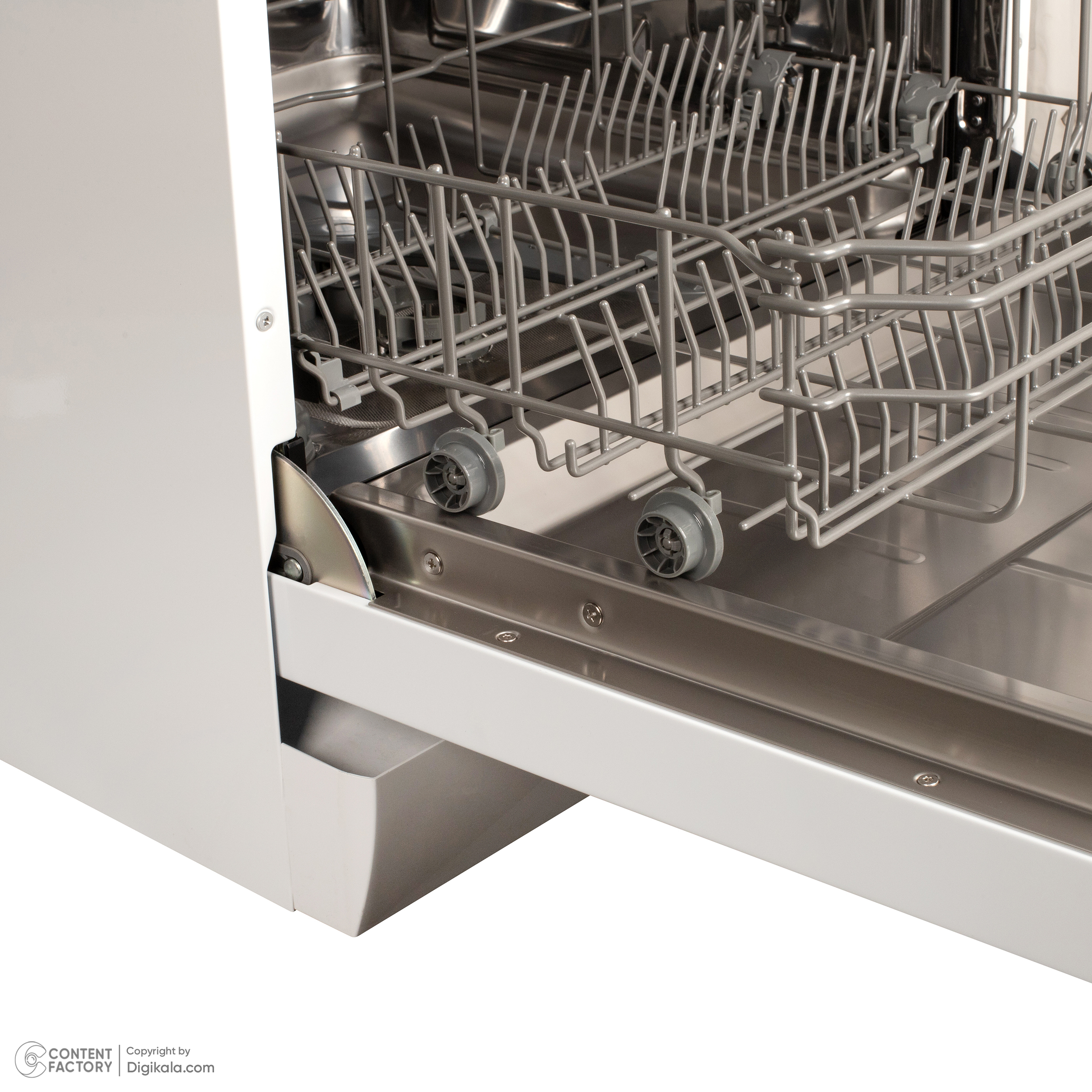 ماشین ظرفشویی 15 نفره ارج مدل DW150704W