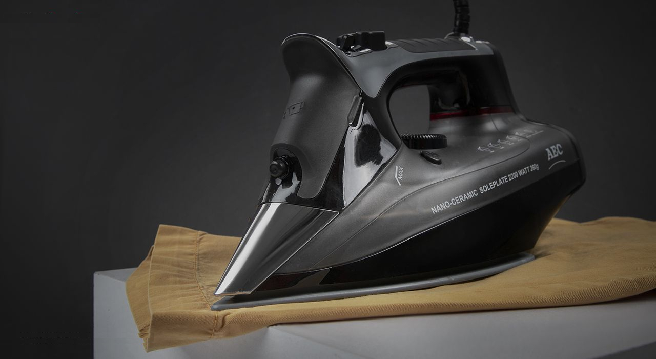 اتو بخار ای ای سی مدل AEC-S8002