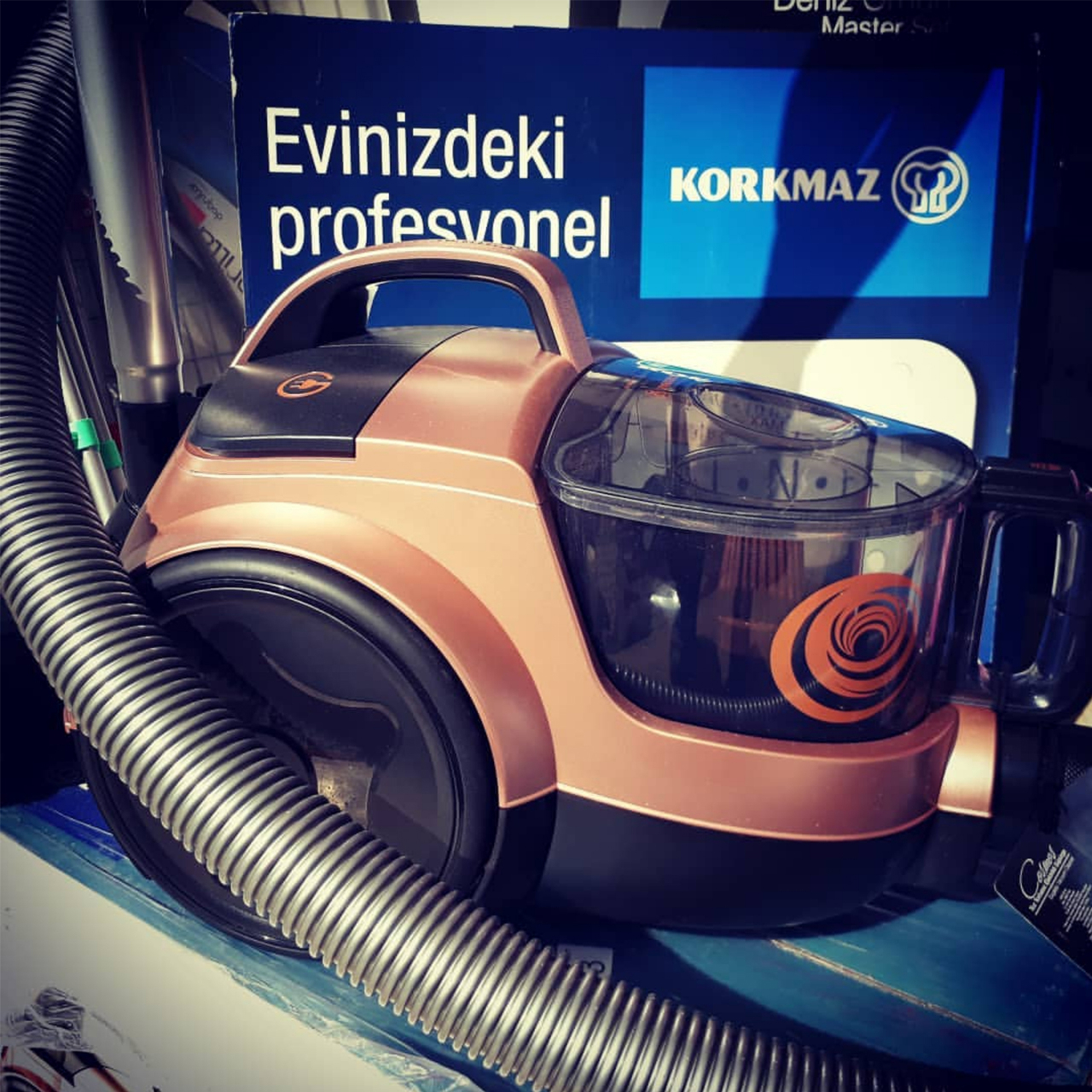 جارو برقی کرکماز مدل COSMOS A900