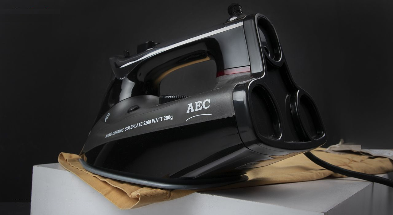 اتو بخار ای ای سی مدل AEC-S8002