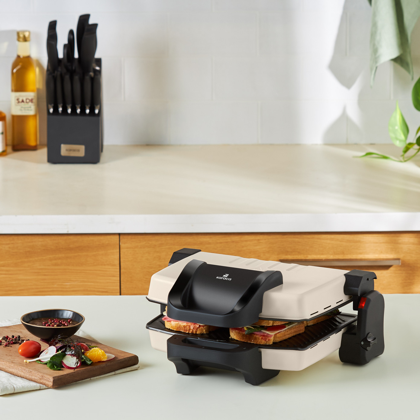 ساندویچ‌ ساز کاراجا مدل Future Matte