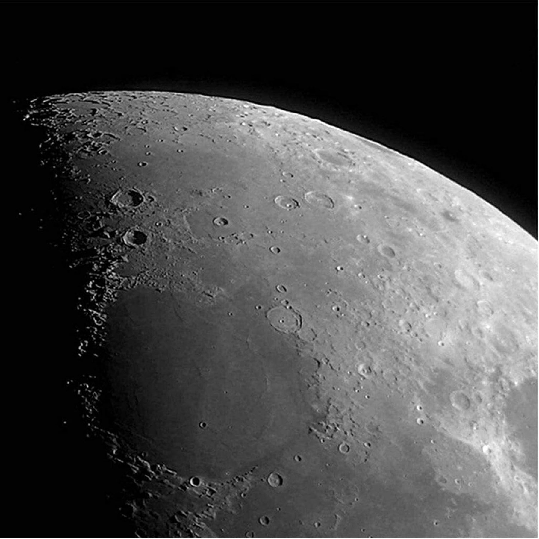 تلسکوپ کامار مدل گالیله ای کد 675x به همراه سه پایه