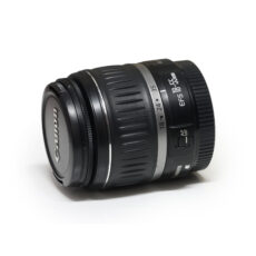 لنز دوربین کانن مدل  لنز کانن EF-S 18-55mm f/3.5-5.6 III به همراه فیلتر یو وی 58 کانن و درب 58 کانن