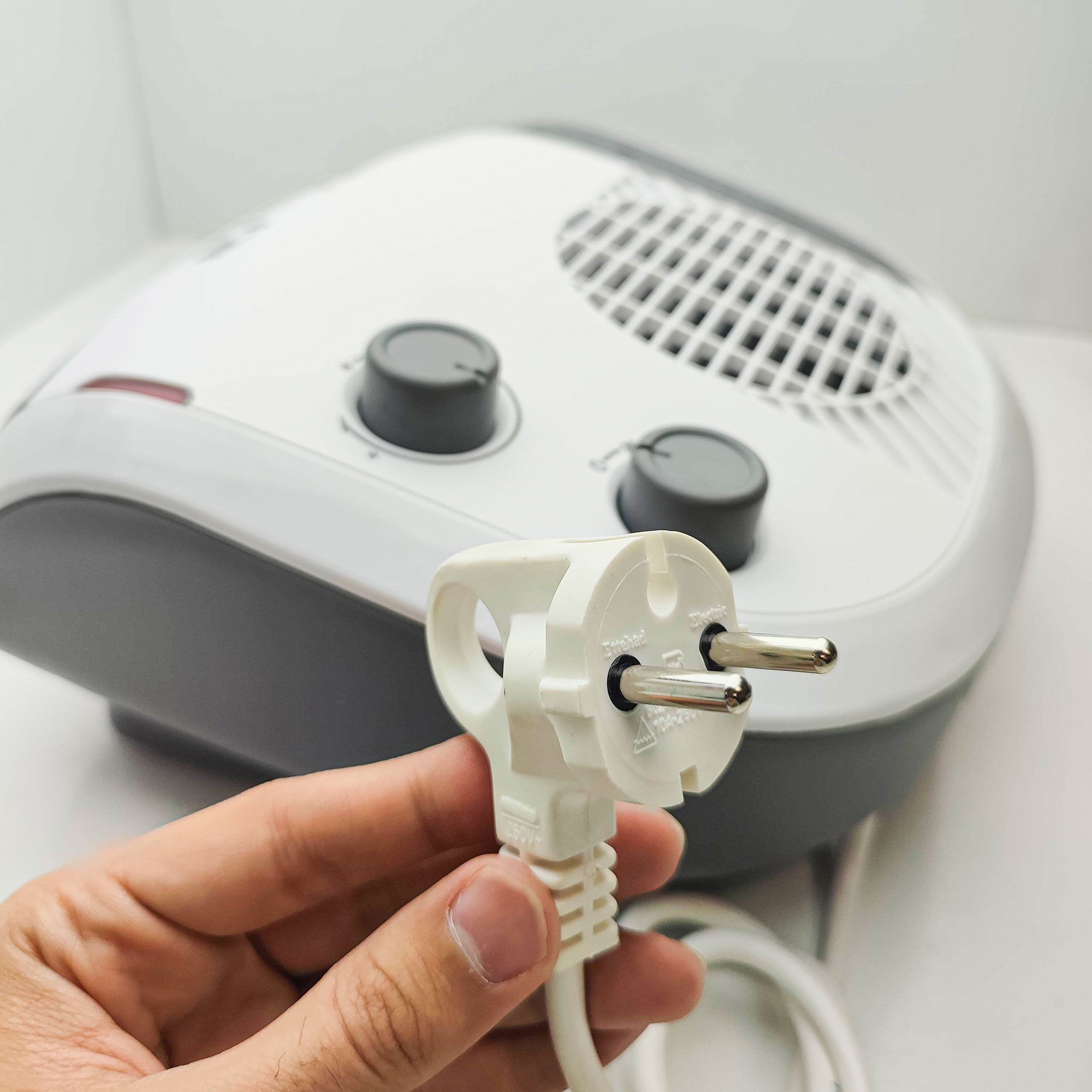 فن هیتر آراسته مدل FHA2000 طرح رومیزی