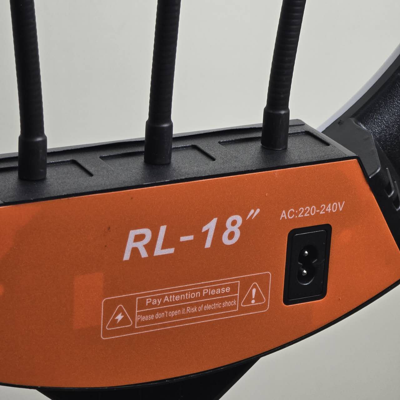 رینگ لایت مدل RL-18 K به همراه سه پایه نگهدارنده