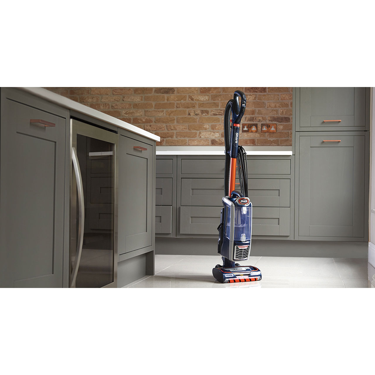 جاروبرقی شارک مدل NZ801UKT