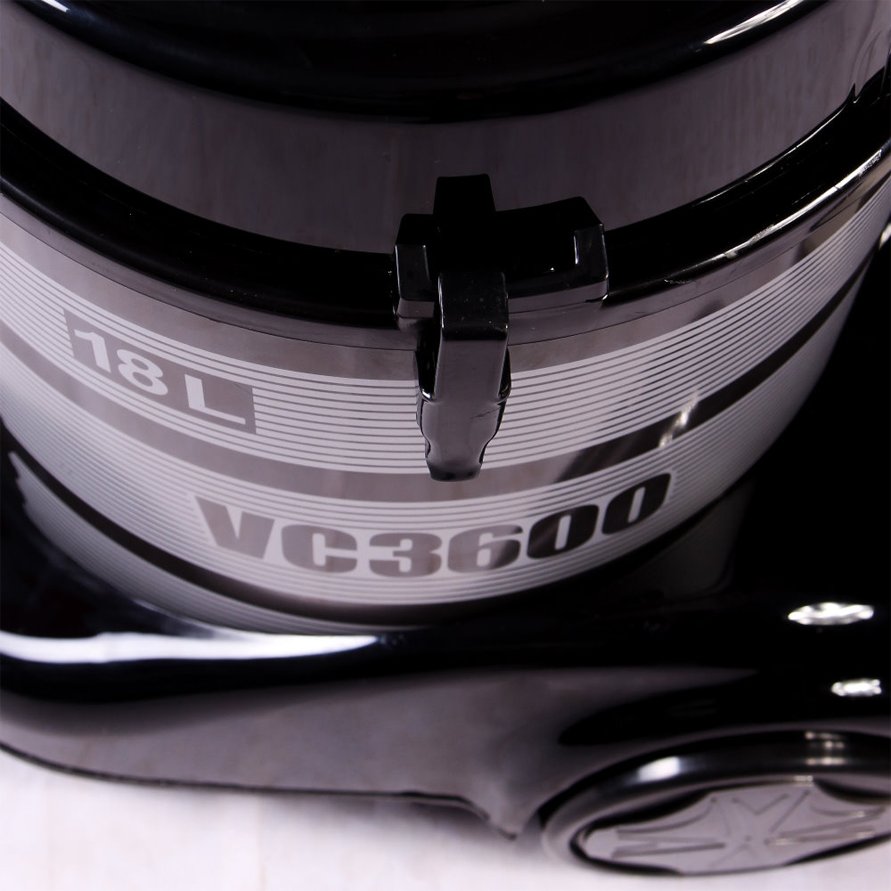 جاروبرقی 1800 وات پلار مدل 3600