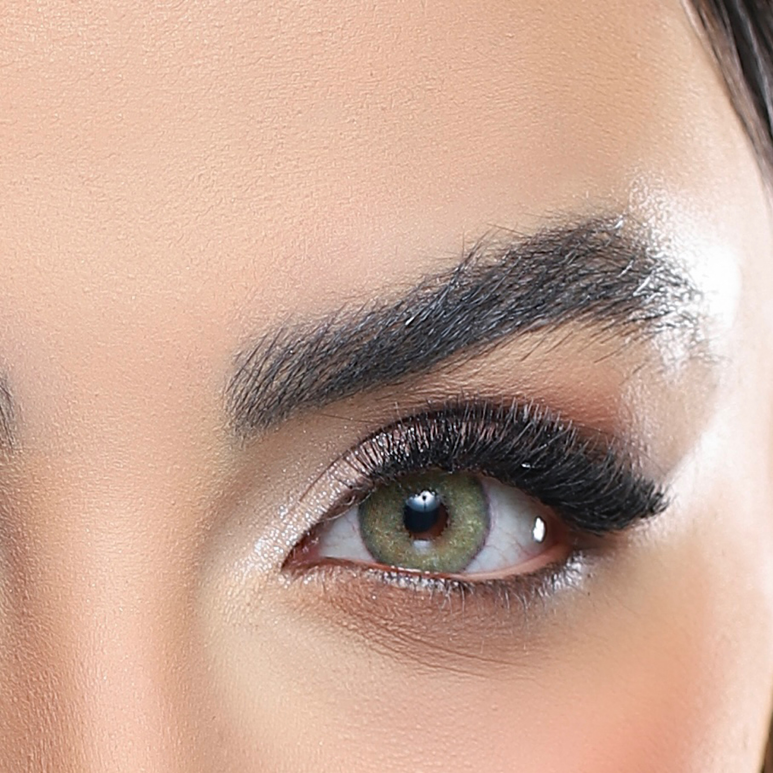 لنز چشم هرا گریس تمیم کانتکت لنز کد 28 رنگ سبز روشن دور دار