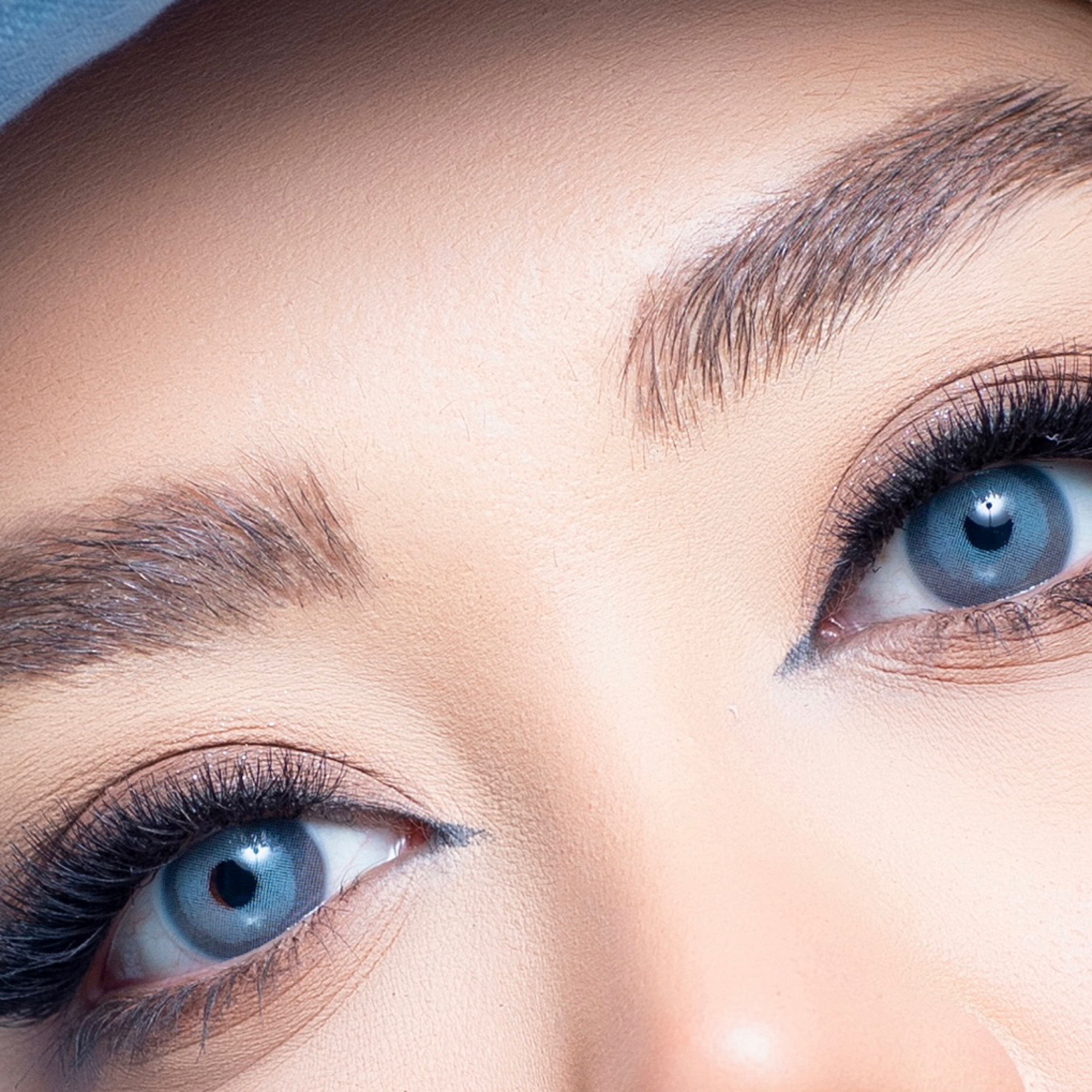 لنز چشم هرا کد AFUA260 رنگ آبی عروسکی