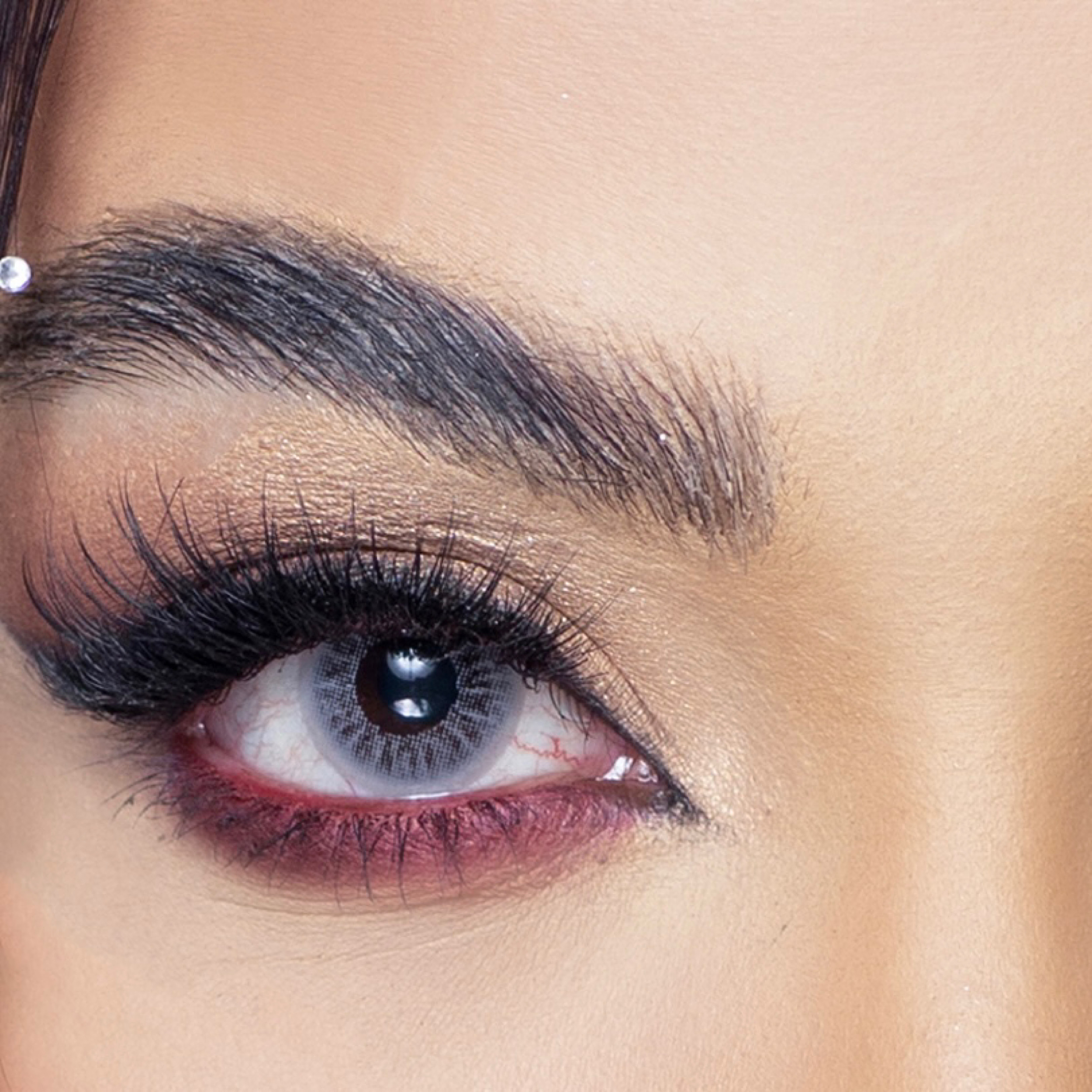 لنز چشم هرا گریس تمیم کانتکت لنز کد 741 رنگ طوسی یخی