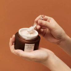 کرم مرطوب کننده سانتلا مدل پروبیوتیک سیکا مناسب پوست های خشک و حساس حجم 50 میلی لیتر