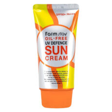 کرم ضد آفتاب بی رنگ فارم استی spf 50 مدل OIL-FREE مناسب پوست های مختلط و چرب حجم 70 میلی لیتر