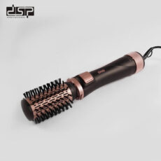 سشوار برسدار چرخشی حرفهای دی اس پی مدل 50063A، موتور DC با توان مصرفی 1000 وات، دارای قابلیت باد سرد، سیم گردان، با حالت فرکننده، حجمدهنده و صافکننده، وزن 500 گرم، تنظیم حرارت 2 حالته و کنترل سرعت 3 حالته، به همراه 5 عدد سری متمرکزکننده