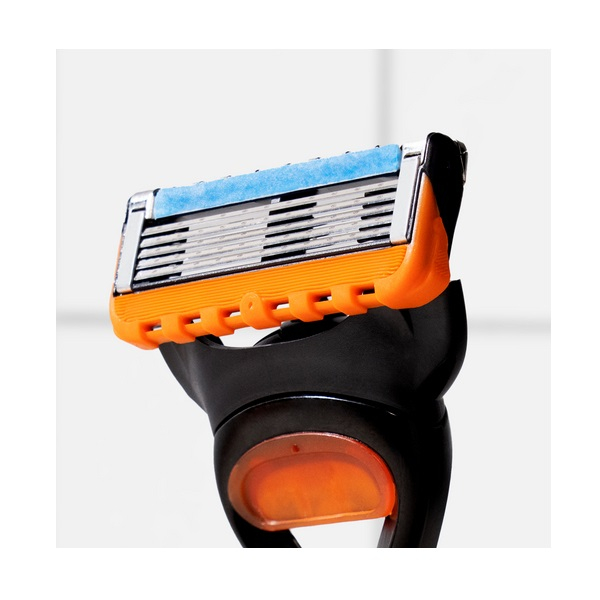 خود تراش ژیلت مدل Fusion 5 به همراه تیغ یدک