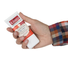 کرم ضد آفتاب رنگی دست و صورت الارو SPF 50 مدل ضد چروک و OIL FREE محافظ UVA ،UVB مناسب انواع پوست حجم 40 میلی‌لیتر