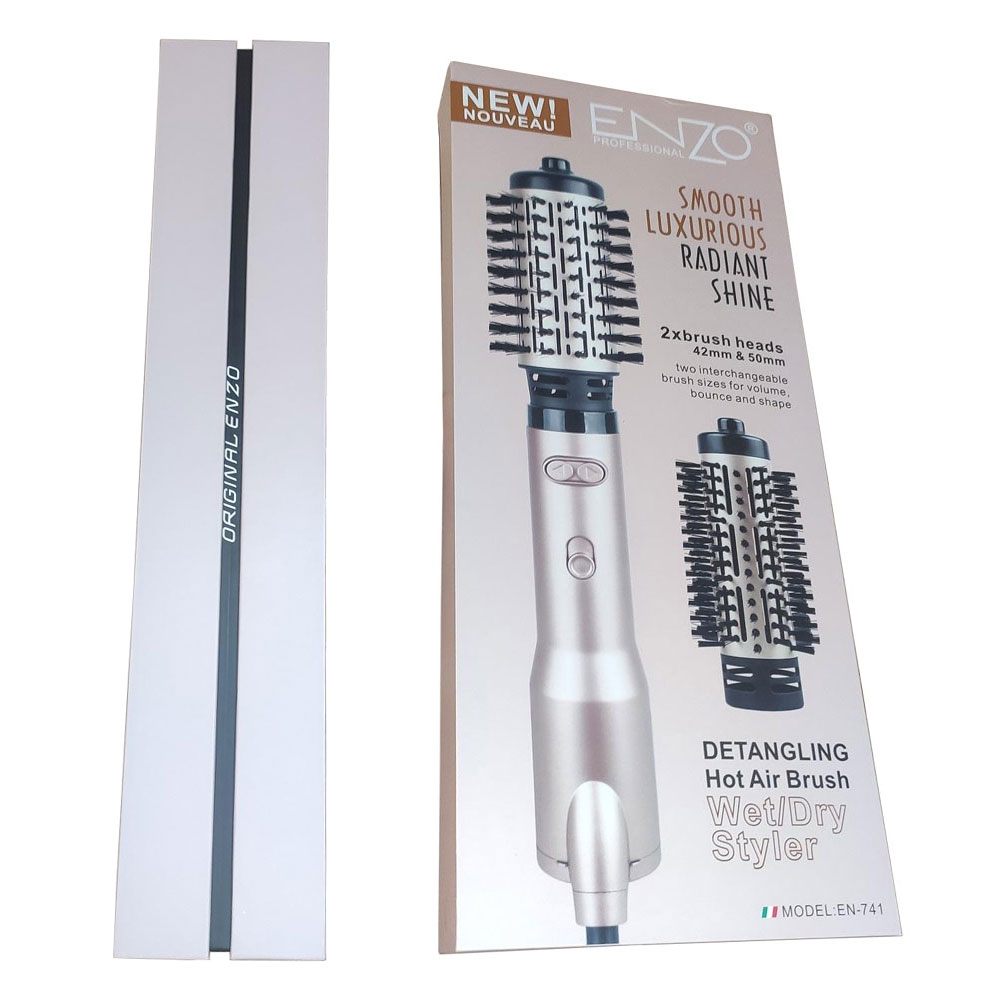 سشوار برسدار چرخشی حرفهای انزو مدل EN 741، موتور AC با توان مصرفی 1500 وات، دارای نرمکنندهی یونی، قابلیت تعویض سری، با حالت صافکننده و حجمدهنده، وزن 700 گرم، تنظیم حرارت 1 حالته و کنترل سرعت 1 حالته، به همراه 2 عدد سری برس ۴۲ و ۵۰ میلیمتری