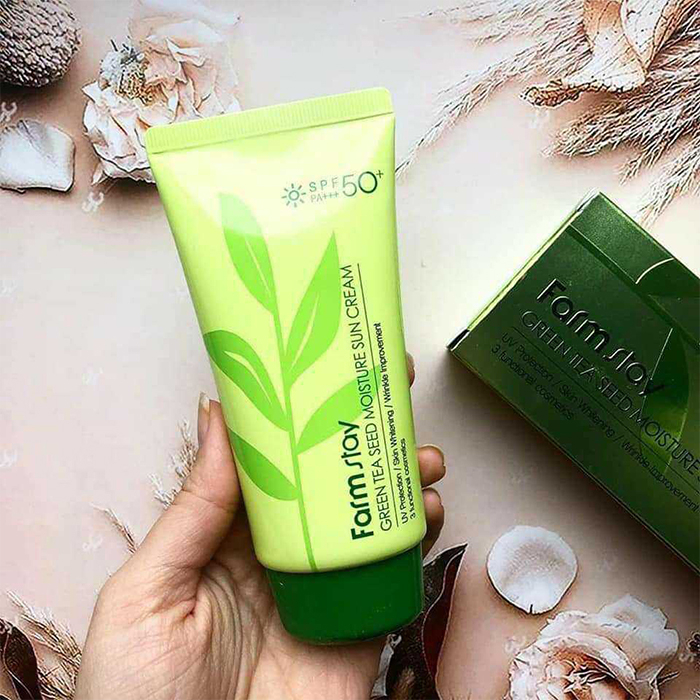 کرم ضد آفتاب بدون رنگ فارم استی SPF 50 مدل چای سبز ‌مناسب پوست‌های چرب و مختلط حجم 70 میلی‌لیتر