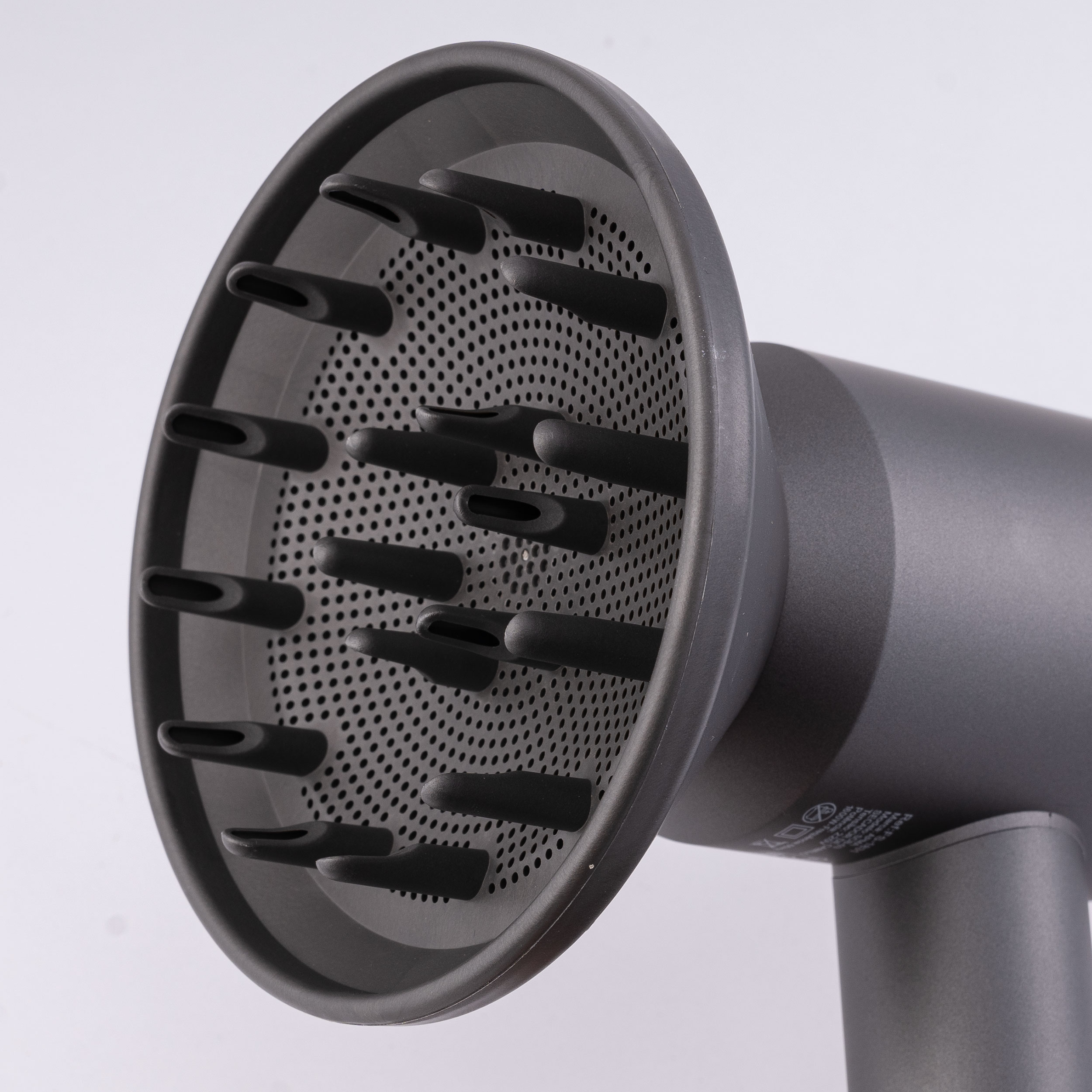 سشوار حرفه‌ای فیکورس مدل سوپرسونیک، موتور AC با توان مصرفی 1600 وات، دارای قابلیت باد سرد، قابلیت تعویض سری، دارای سیم گردان، با حالت صاف‌کننده و حجم‌دهنده، وزن 1200 گرم، تنظیم حرارت 3 حالته و کنترل سرعت 3 حالته، به همراه دیسپانسر و 5 عدد سری متمرکزکننده