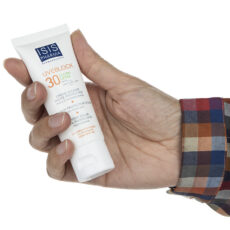 کرم ضد آفتاب آیسیس فارما مدل UVEBlock 30 حجم 40 میلی لیتر